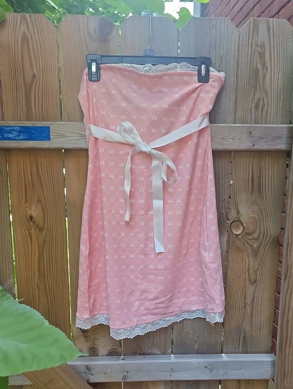 SHEIN Pink Lined Clothing Tag